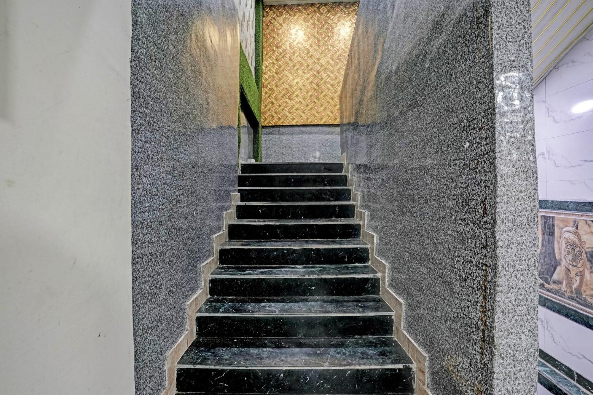 Hotel O Sai & Bording Sopara
